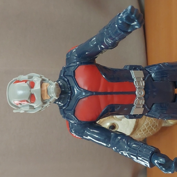 Hasbro marvel Titan hero series Ant-Man 12-in action figure. Great condition! - Picture 9 of 10